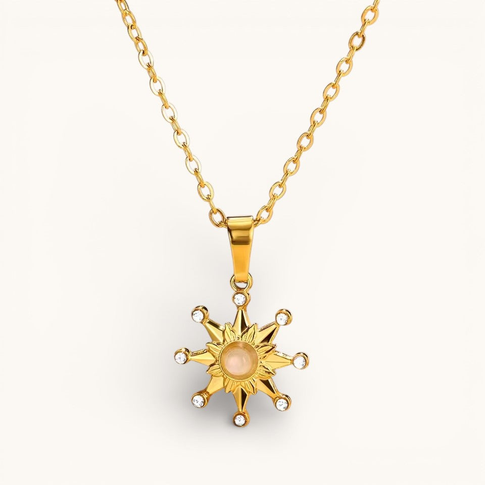 Collar Dorado Con Colgante Estrella Radiante Con Brillos