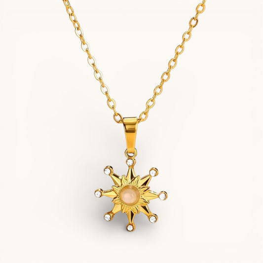 Collar Dorado Con Colgante Estrella Radiante Con Brillos