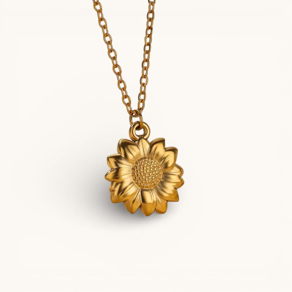 Collar Dorado Con Colgante Flor En Relieve