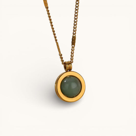 Collar Dorado Con Colgante Circular Piedra Verde
